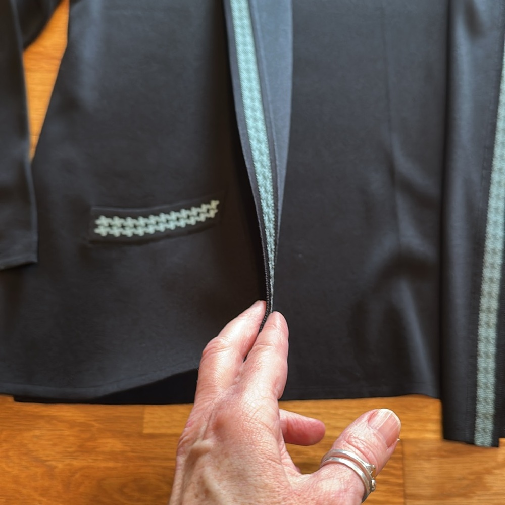 Black Jacket with greenish/gray design - Picture 4 of 6
